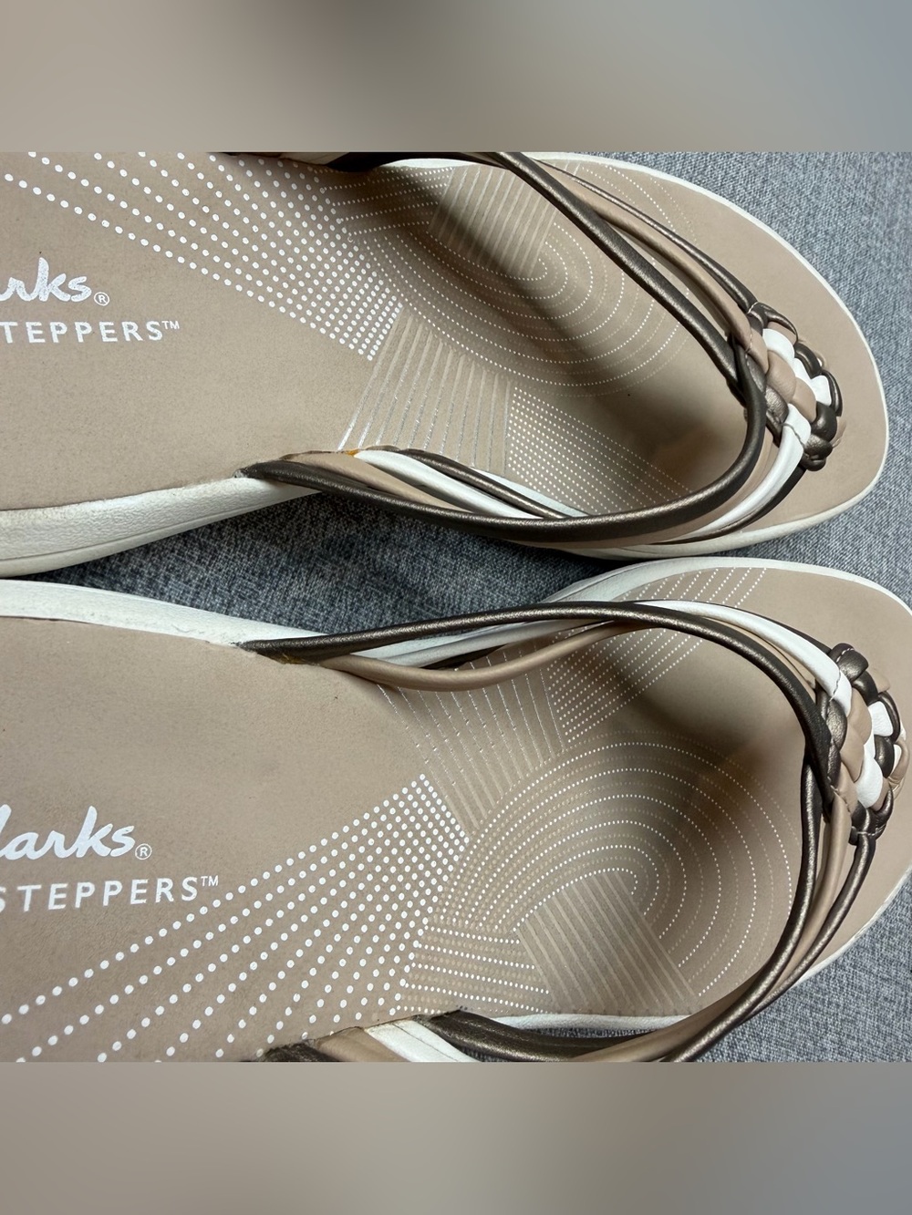 Clarks Cloudsteppers Breeze Coral Brown Metallic Combo Thong Sandals - Picture 4 of 7